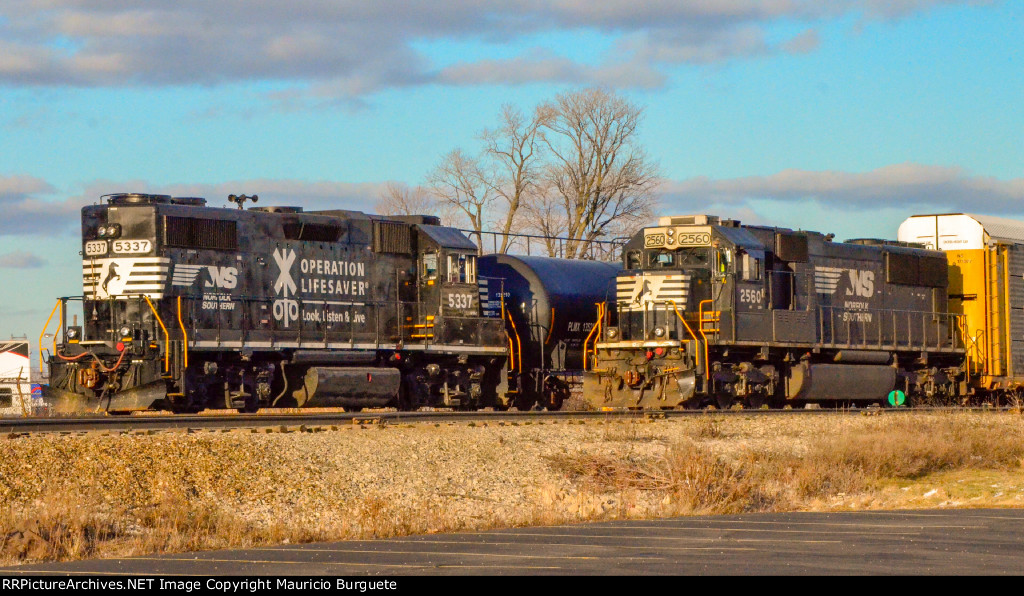 NS Locomotives in the yard